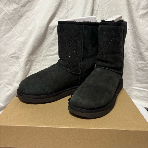 UGG Women's Classic Short Crystal Diamond boots in black suede - Picture 4 of 13